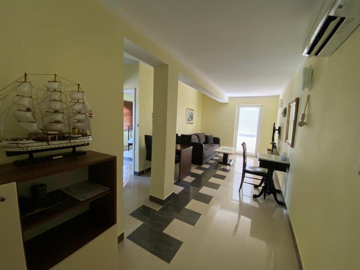 Apartments Villa Lora Kraj  외부 사진