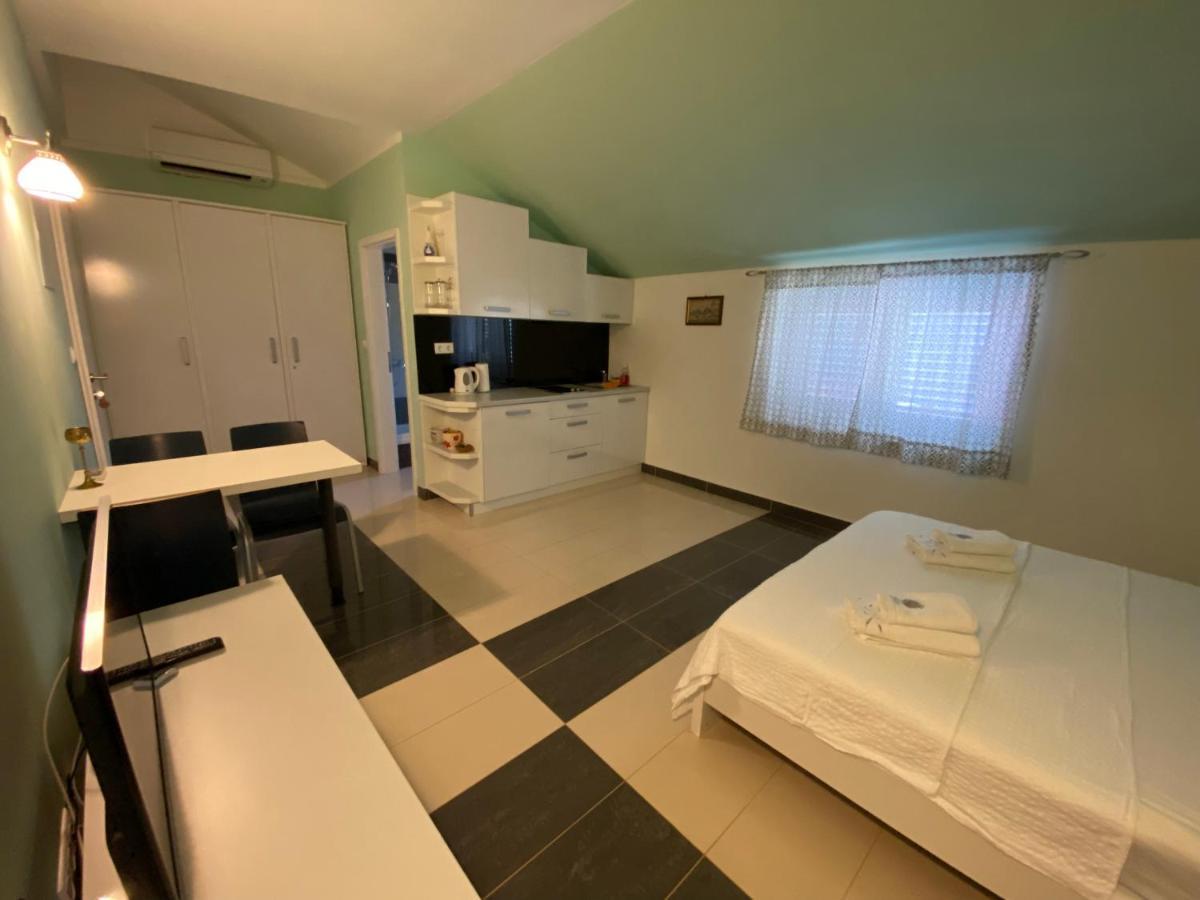 Apartments Villa Lora Kraj  외부 사진