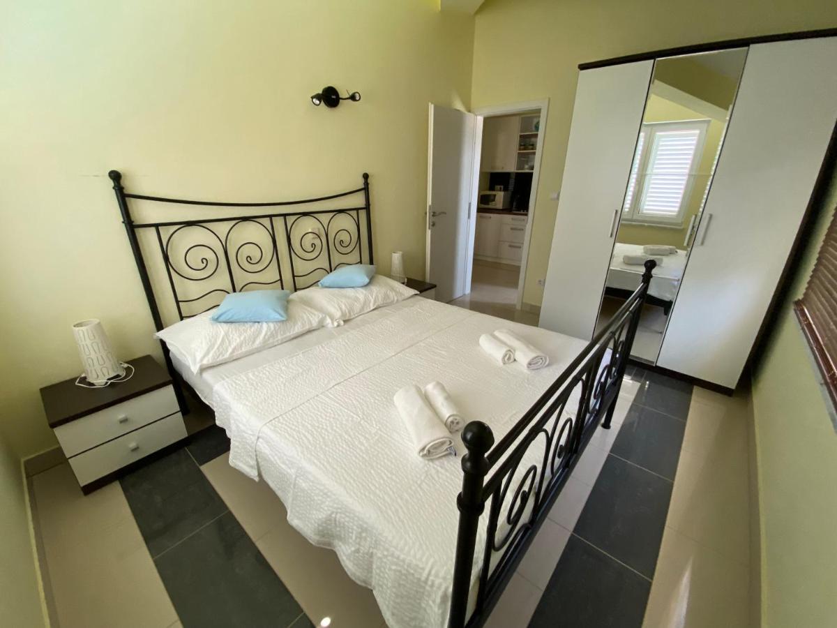 Apartments Villa Lora Kraj  외부 사진